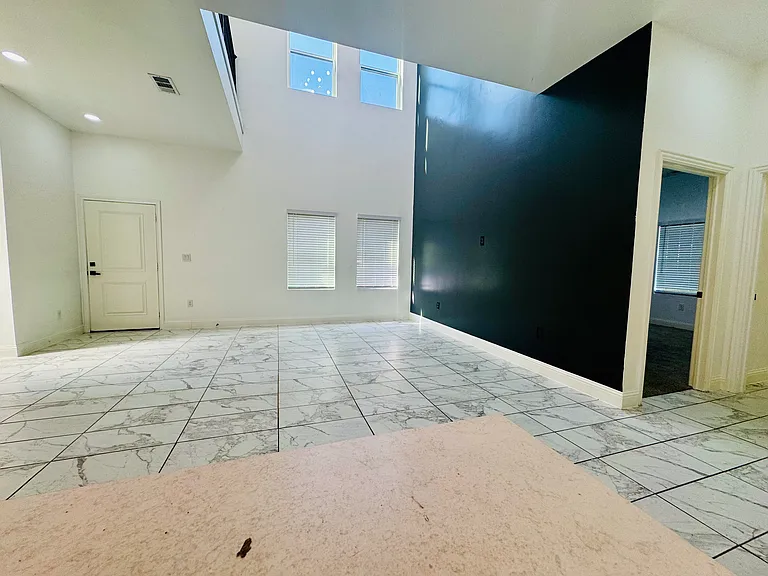 2902 Jim St — Photo 5