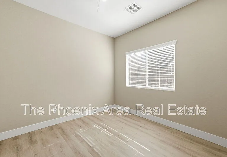 554 E San Carlos Way — Photo 17