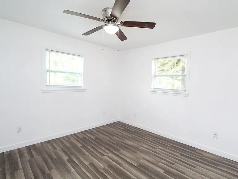 6037 Syrcle Ave — Photo 20