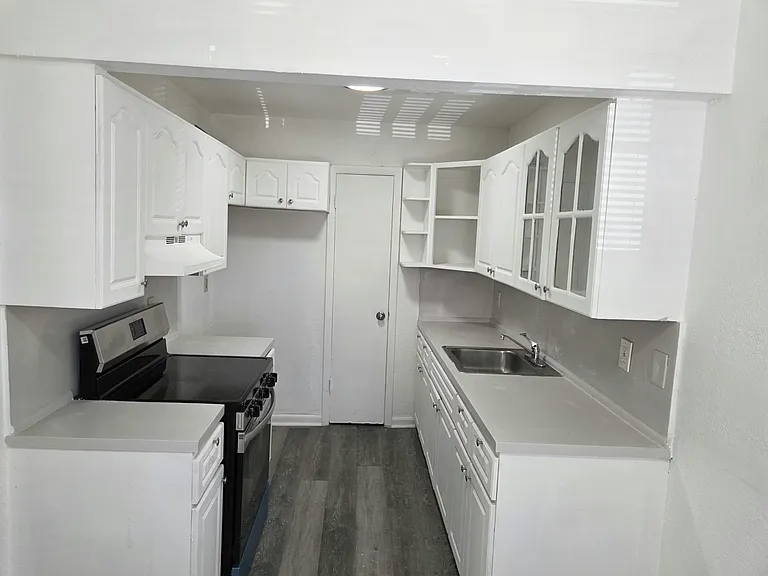 401 SW 13th Pl #721 — Photo 1