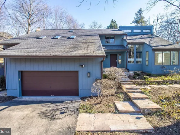 7107 Roxann Rd, Alexandria, VA 22315