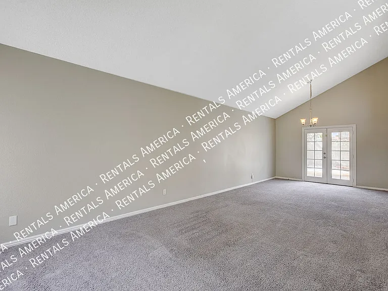 319 Simon Bolivar Dr — Photo 4