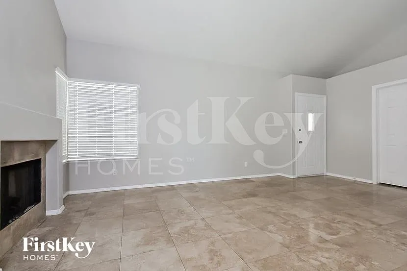 3 bed, 3.0 bath, 1499 sqft, $2,200 — Photo 4