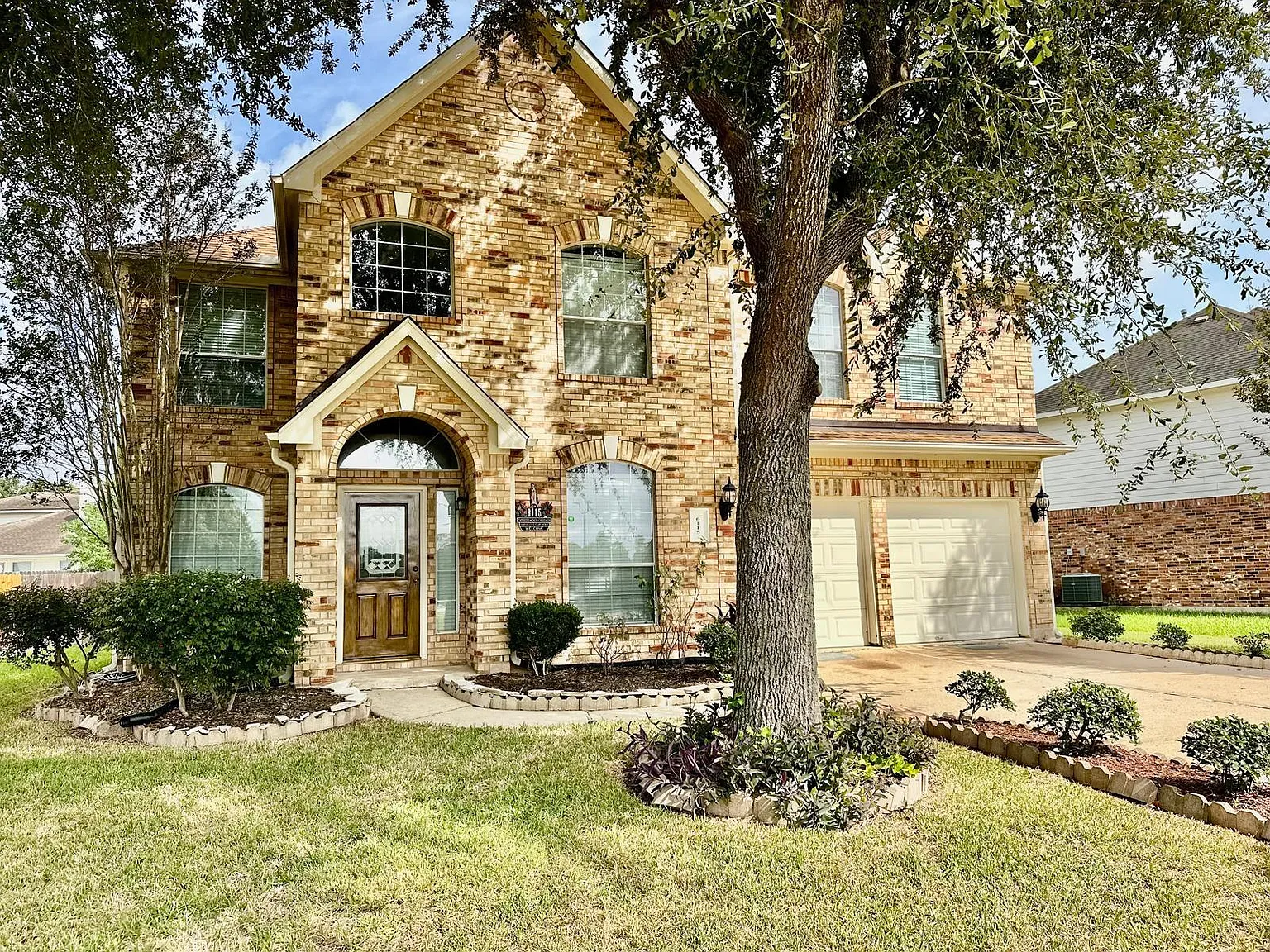 5 bed, 2.5 bath, 2767 sqft, $2,750 — Photo 2