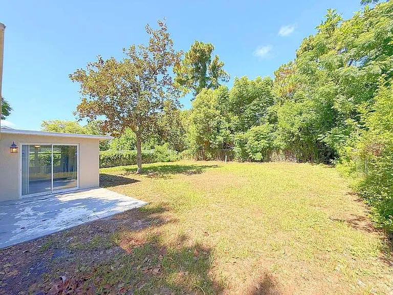 15839 Villa Dr — Photo 42