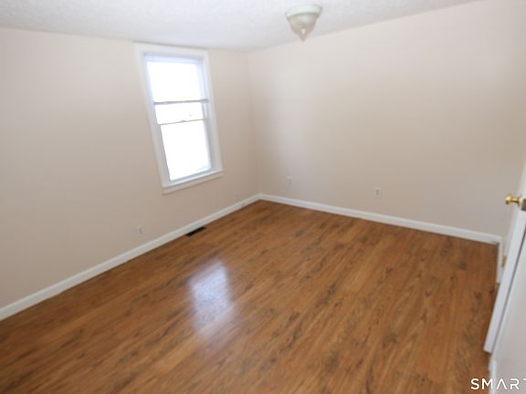 5th image of 24 Brook St