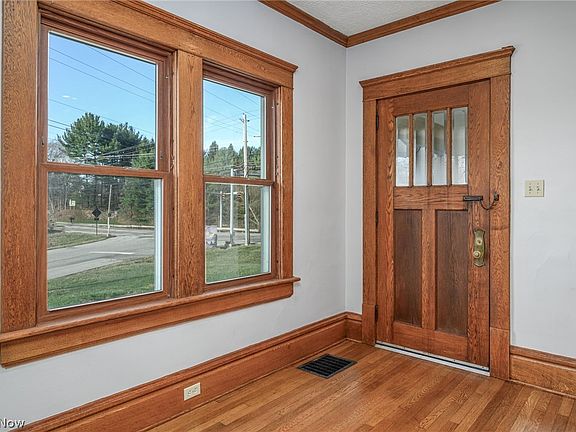 4th image of 925 Springdale Rd