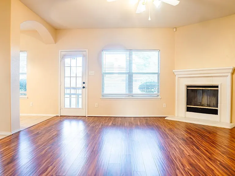 1102 Deedee Creek Dr — Photo 5