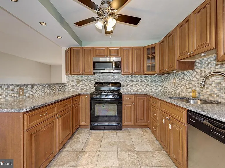 76 Argyle Ave — Photo 20