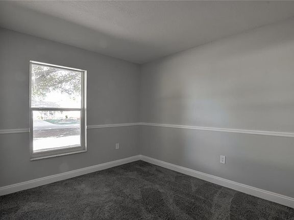 5th image of 304 W Rose Ln