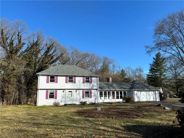 2 Woodcrest Dr, Cumberland, RI 02864