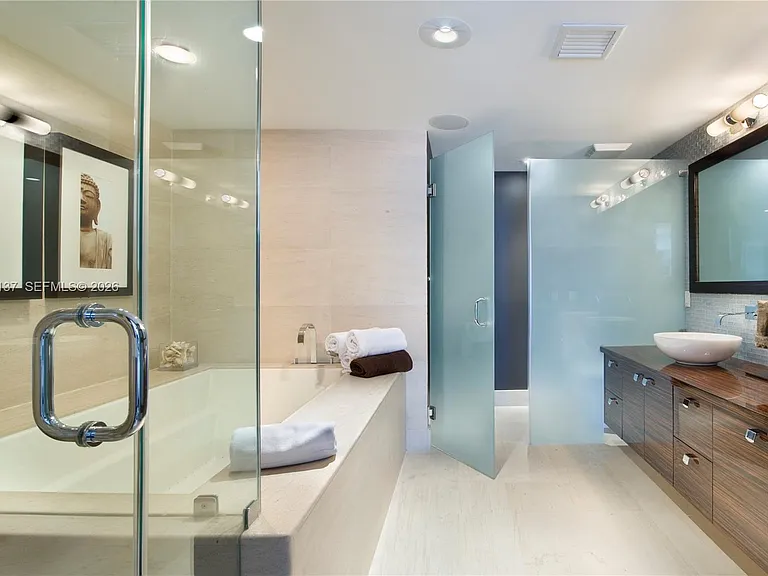 5875 Collins Ave #1008 — Photo 17