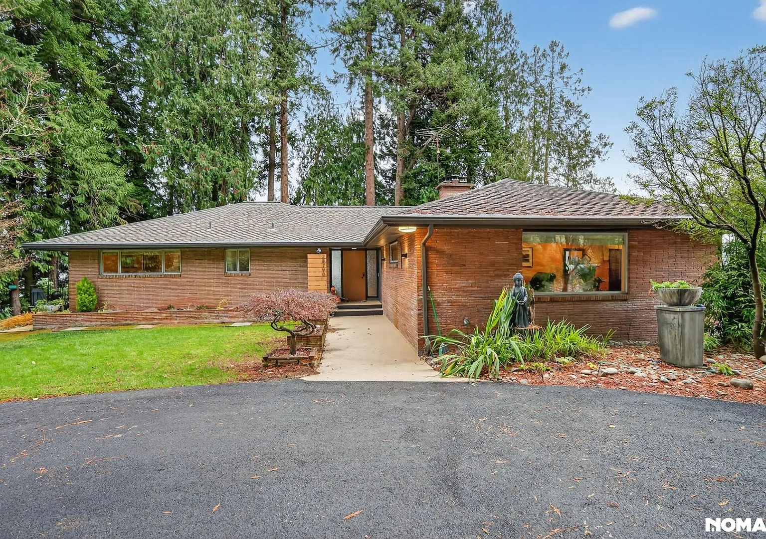 Spacious 2BR home with water views — Photo 1