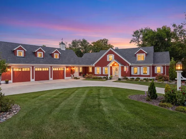 3698 Woodland Cove Pkwy, Excelsior, MN 55331