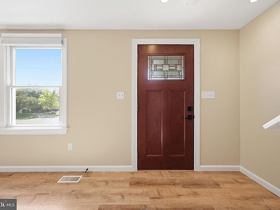 2nd image of 1572 Carey Pl