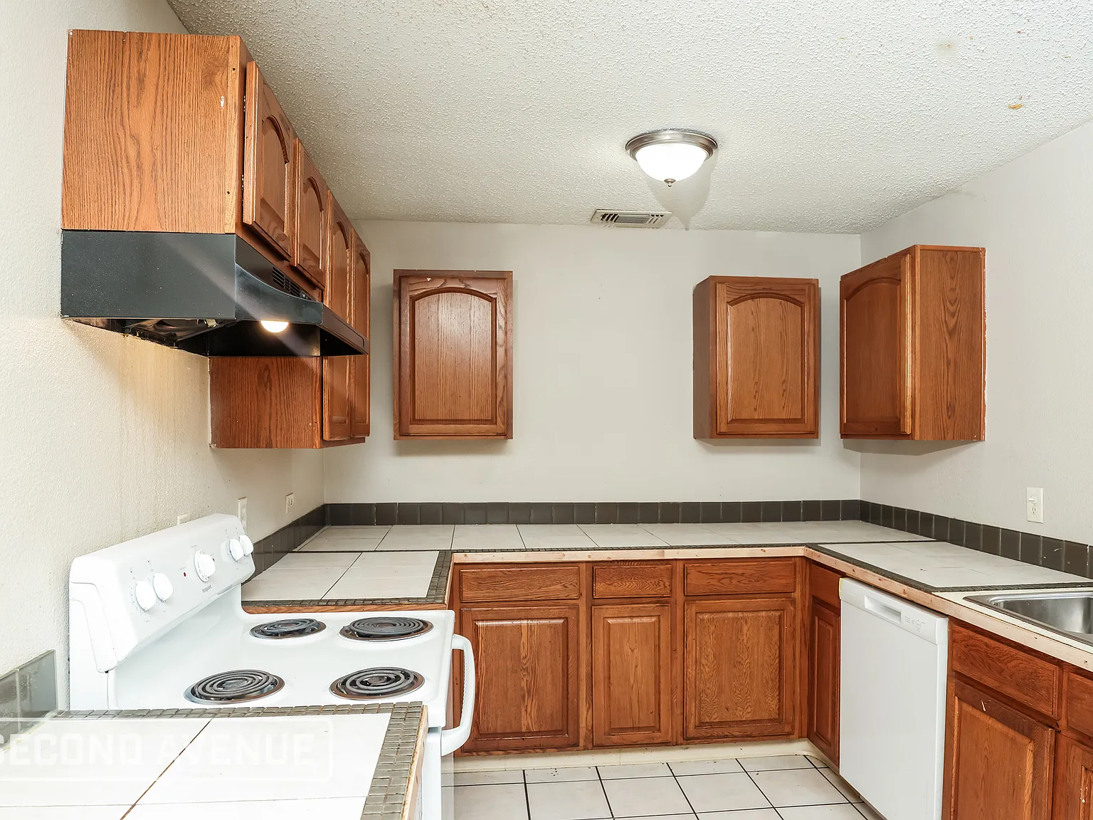 3 bed, 2.0 bath, 1792 sqft, $2,269 — Photo 3
