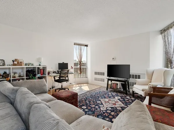 44 Washington St APT 917, Brookline, MA 02445