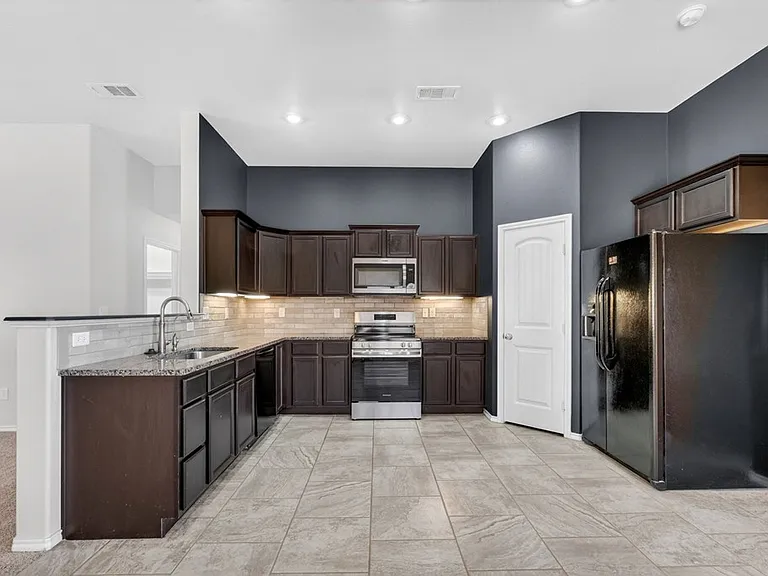 1310 Wrangler Ln — Photo 6