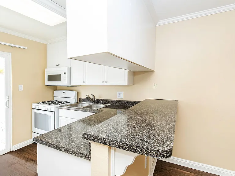 Sandpointe Cove Apartment Homes — Photo 29