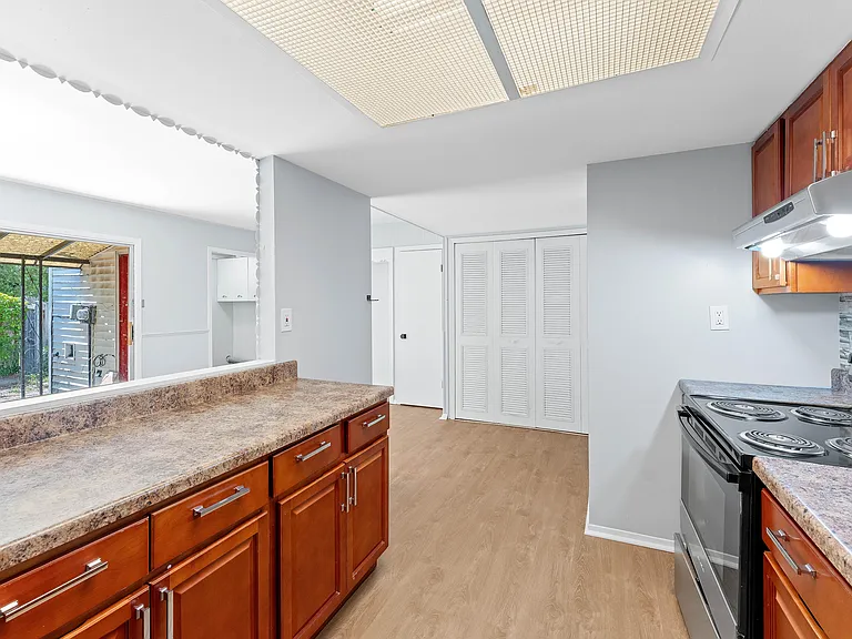 35 Rockland Dr — Photo 20