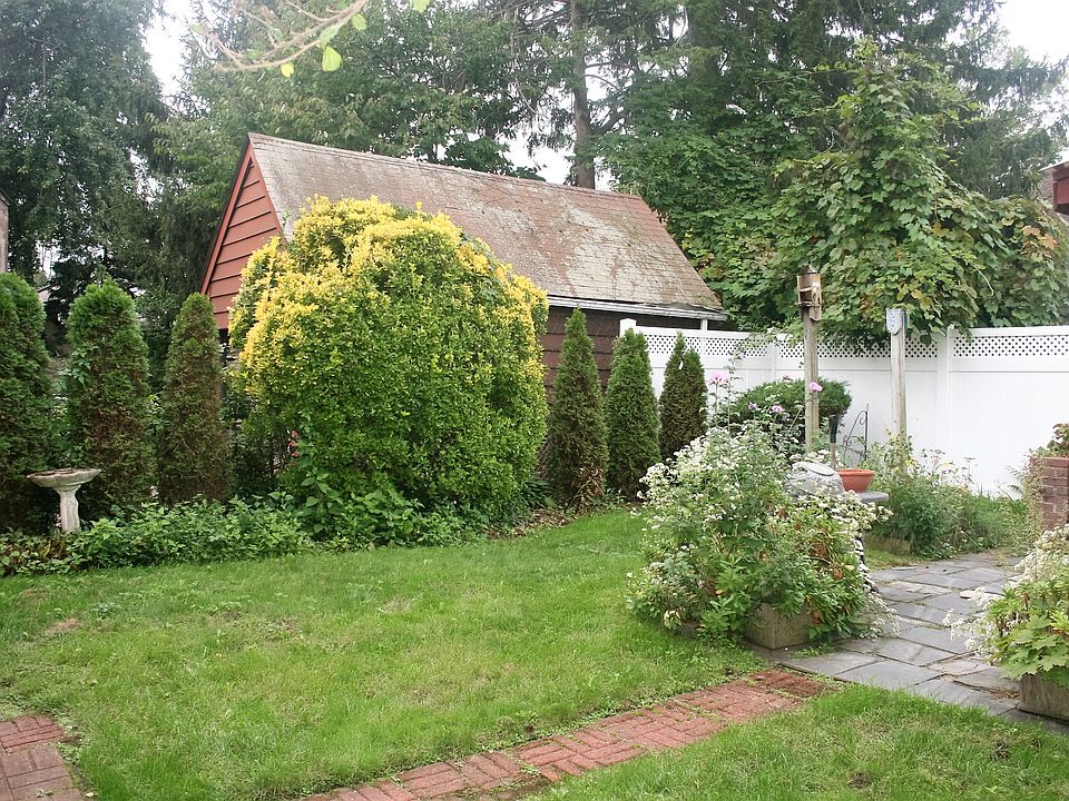 2nd image of 9 Irving St