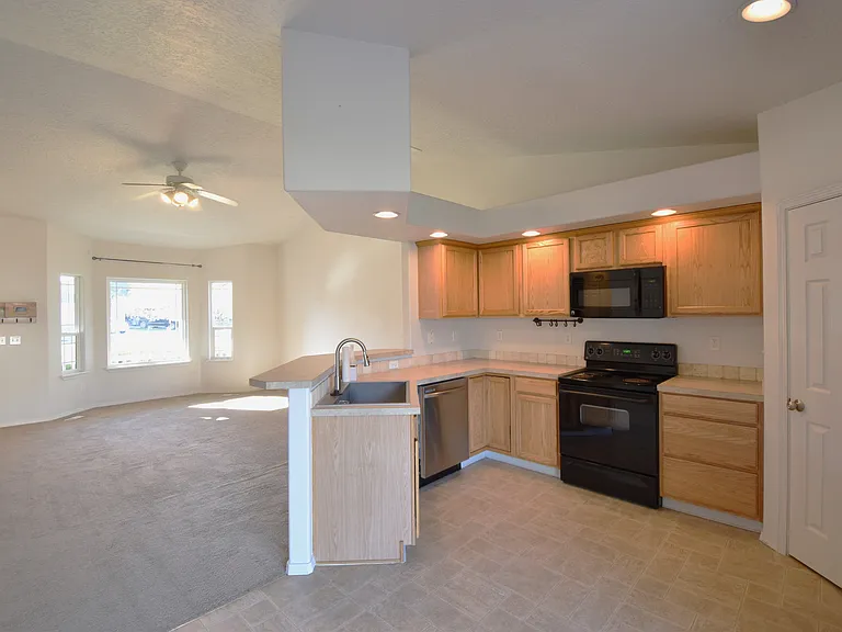 2707 Colfax Dr — Photo 6