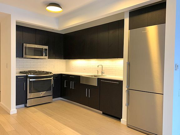 4th image of 535 W 43rd St S #8L