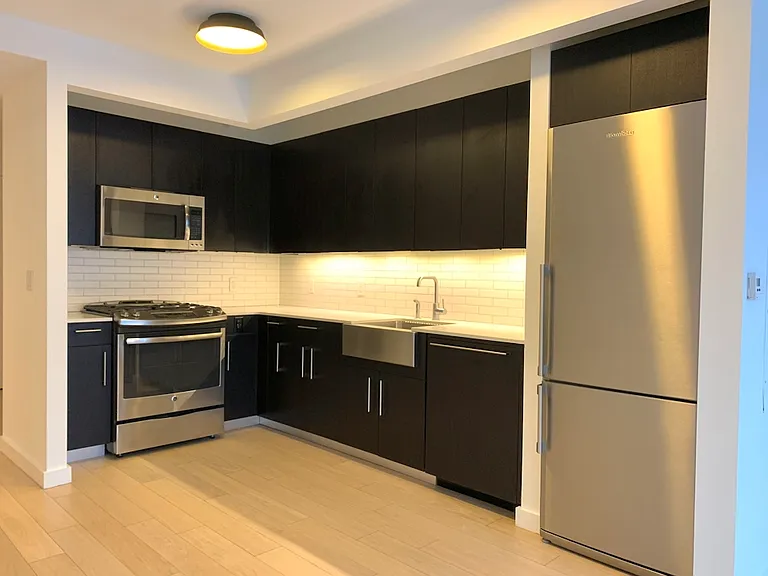 535 W 43rd St S #8L — Photo 3