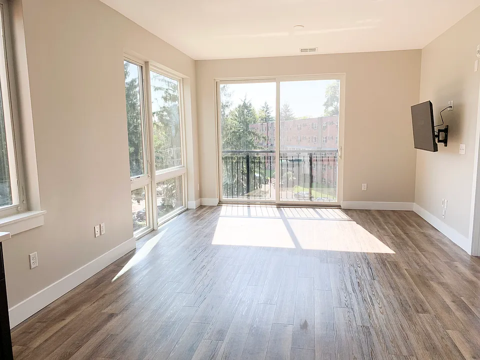 1-Bedroom Corner Apartment