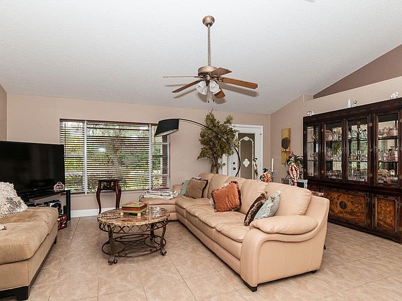 2nd image of 552 Lake August Dr