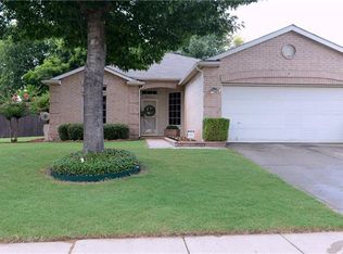 8204 Seven Oaks Ln, Denton, TX 76210