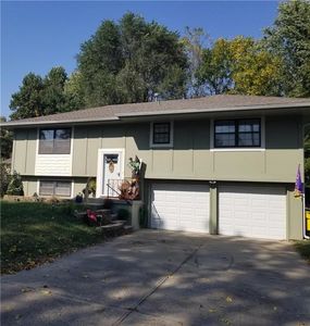 305 SW Redwood Dr, Blue Springs, MO, 64014