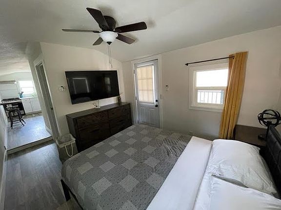 4th image of 134 1/2 Birch St #1/2
