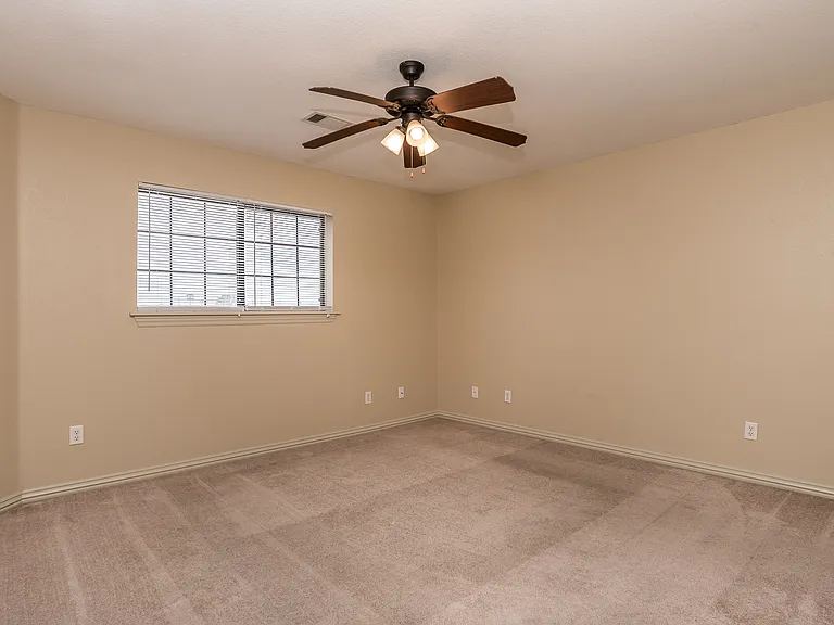 4040 Glenstone Ter — Photo 10