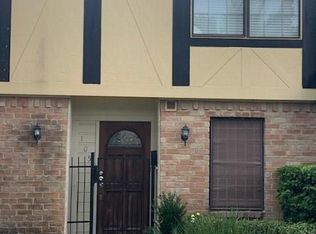 1051 Willow Oaks Cir, Pasadena, TX 77506