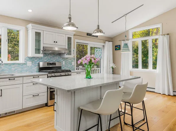 27 Pocahontas Road, Kittery, ME 03905