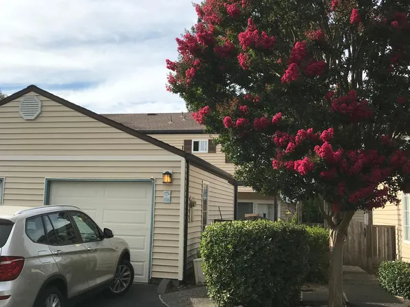 1596 Yardley St, Santa Rosa, CA 95403