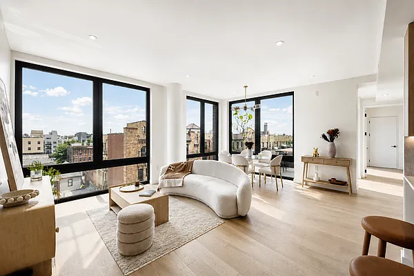 Living room, photo 1