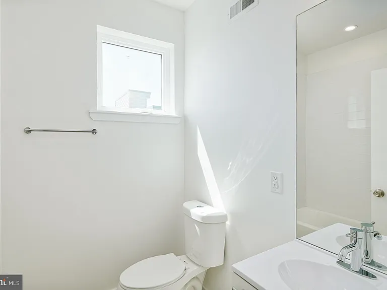 1842 E Harold St #6 — Photo 11