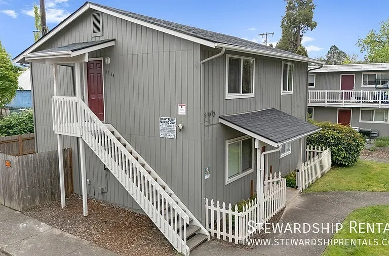 1154 Grant Aly — Photo 1