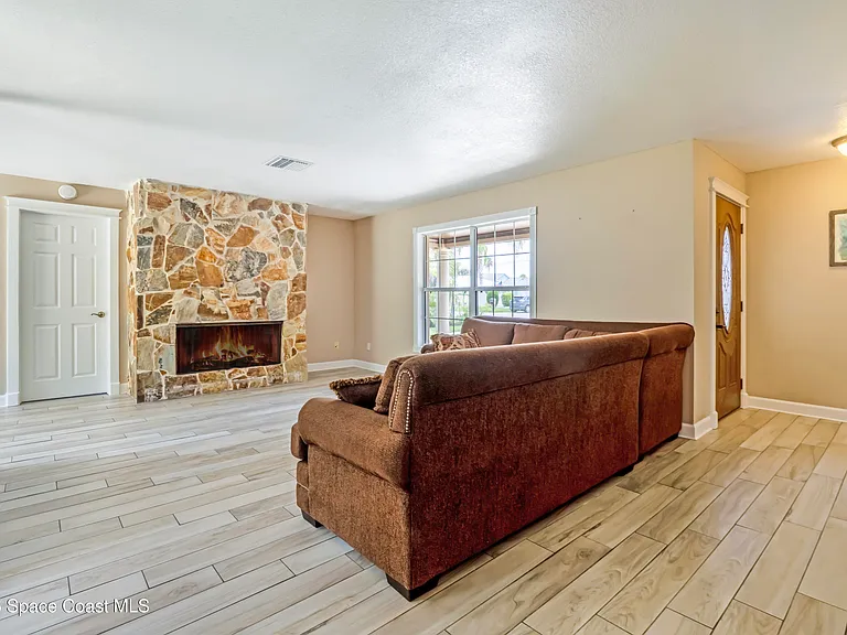 317 Surf Dr — Photo 15