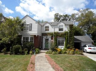 925 Grand Marais St, Grosse Pointe Park, MI 48230