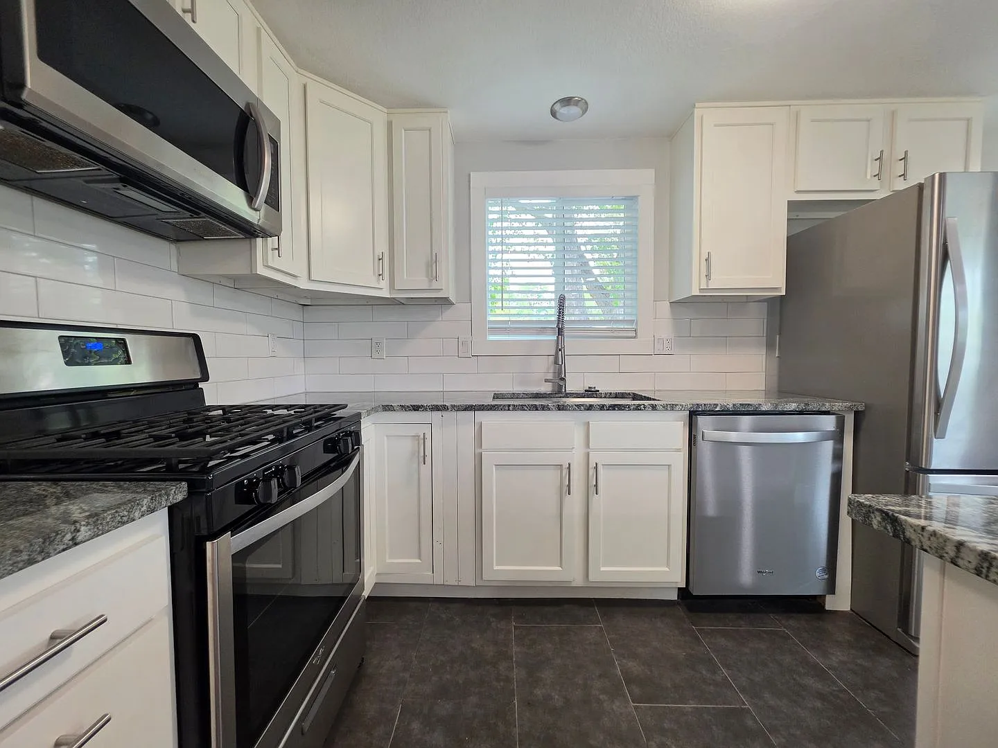 Available Now!! 4-Bedroom, 3-Bathroom Home Nestled In The Cotton Creek Neighborhood! — Photo 4