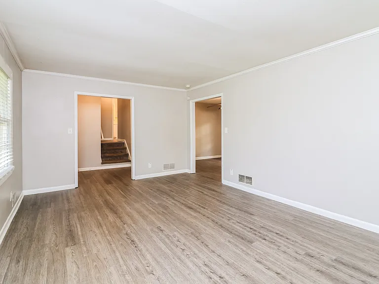 2937 Thompson Cir — Photo 8