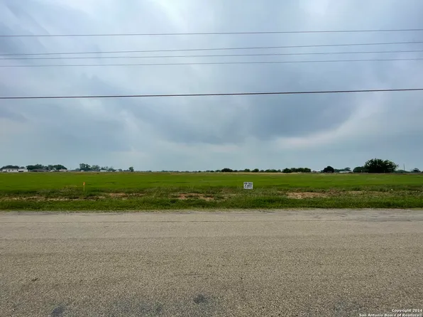 1405 County Road 664 LOT 8, Devine, TX 78016