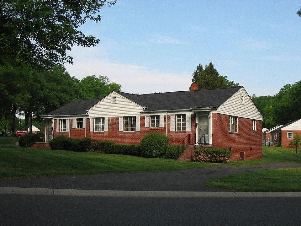Duplex w/Driveway