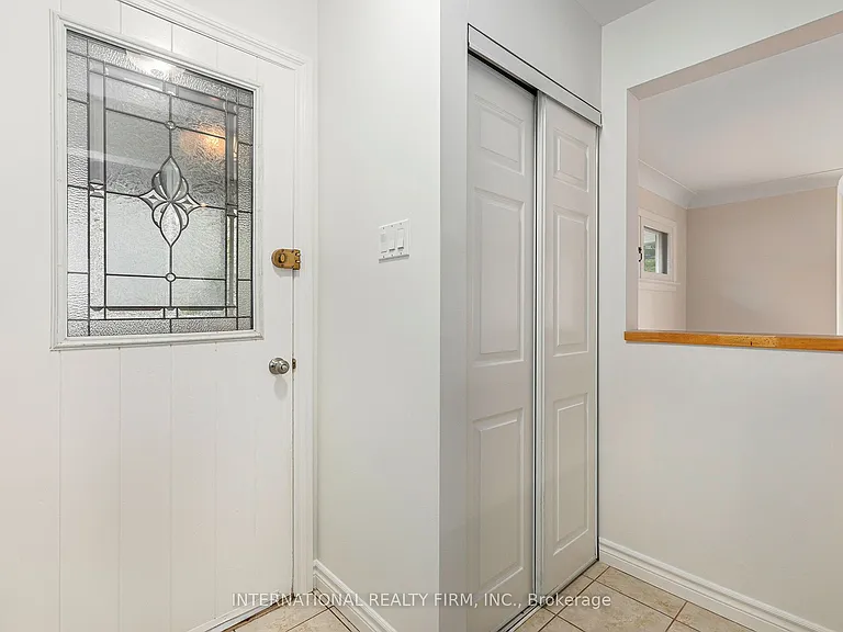 323 Lanark Ave N — Photo 3