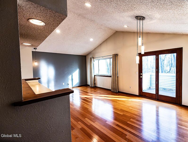 2nd image of 208 Yorktown Drive