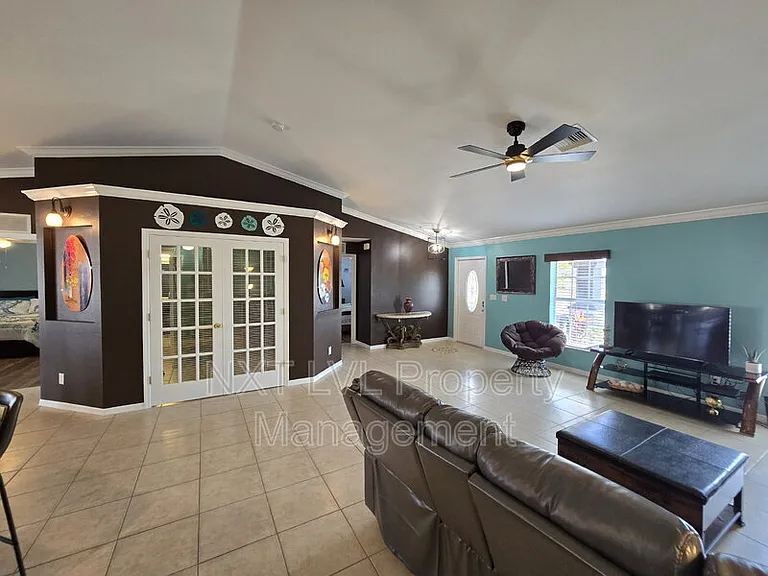 1401 SW Embers Ter — Photo 4