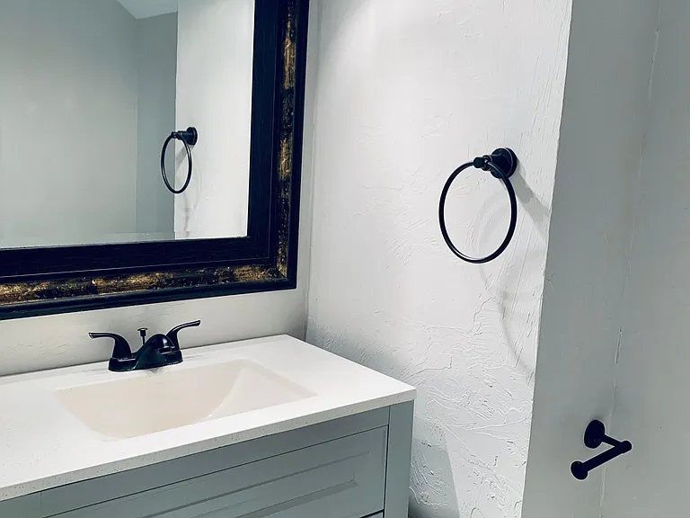 Downstairs 1/2 bathroom